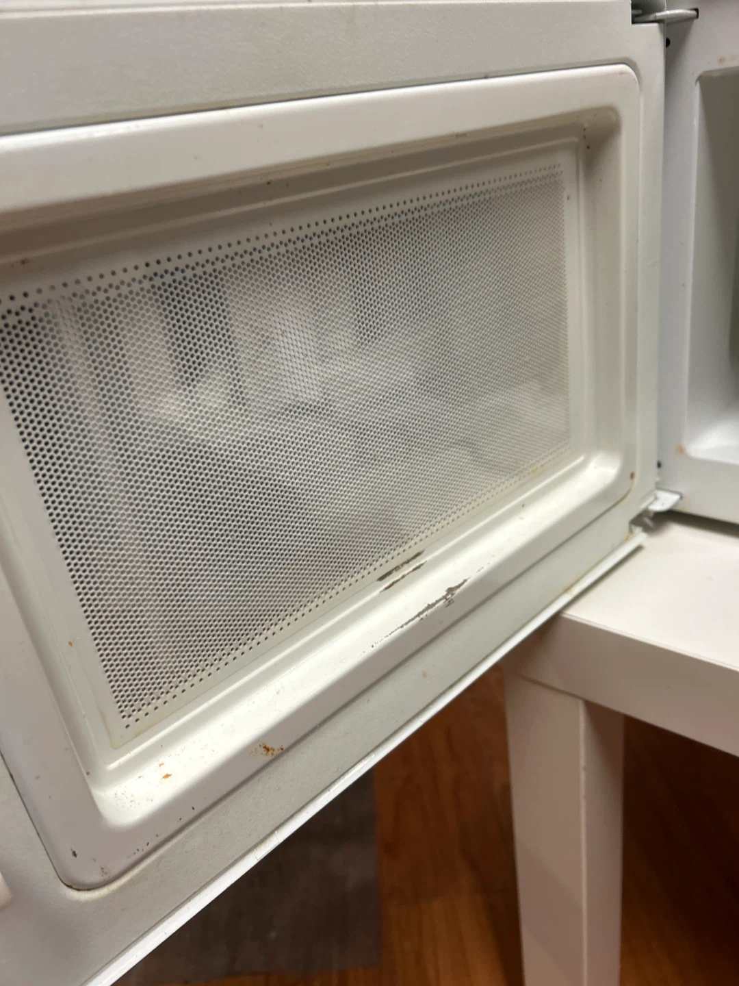 GE Turntable Microwave Oven - photo 2
