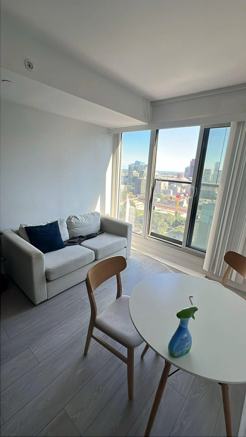 Single Room for Rent – Downtown Toronto - photo 3
