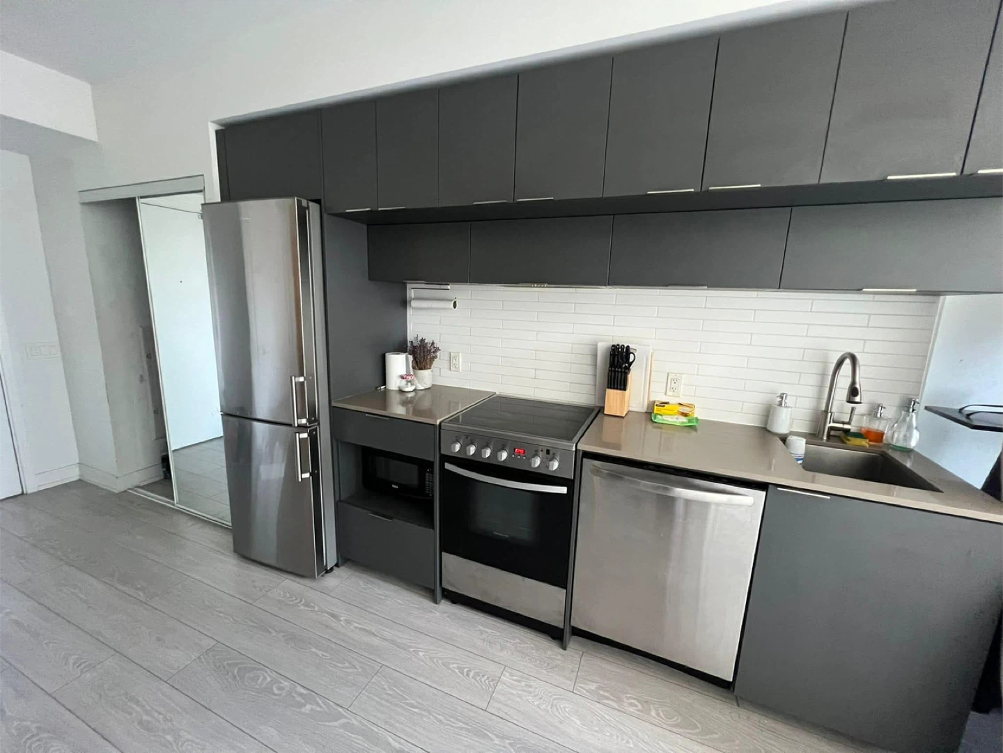 Single Room for Rent – Downtown Toronto - photo 5