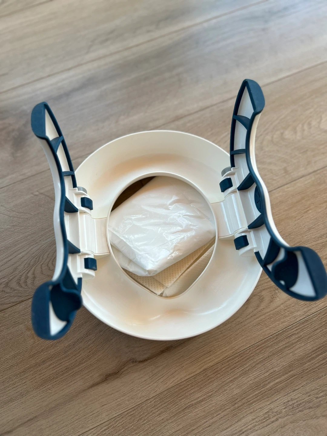 OXO Tot On the Go Potty (+ Free Ikea toilet seat) - photo 4