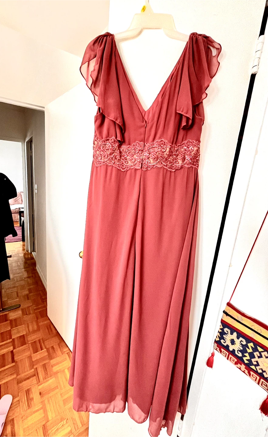 Elegant light burgundy color gown size L - photo 5