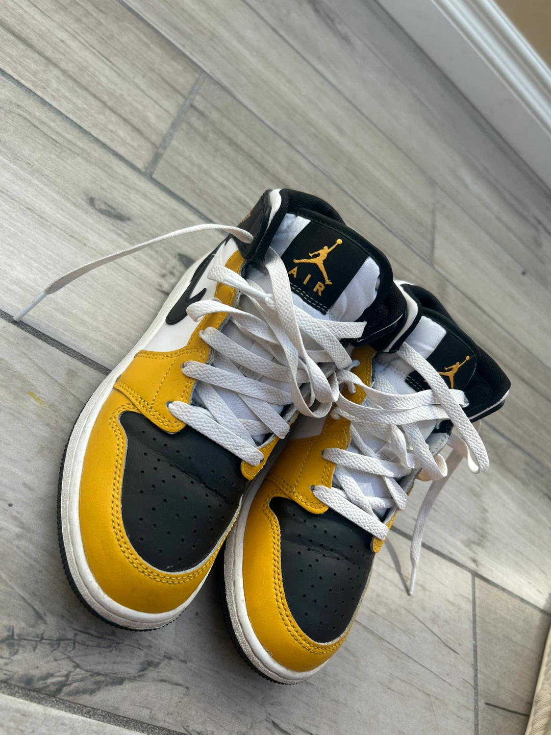 Air Jordan 1 Mid Yellow Ochre GS (size 4Y) - photo 4