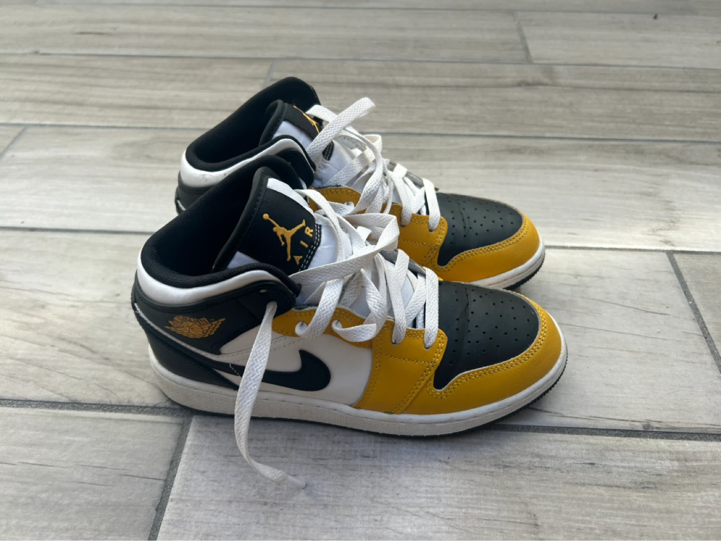 Air Jordan 1 Mid Yellow Ochre GS (size 4Y) - photo 2