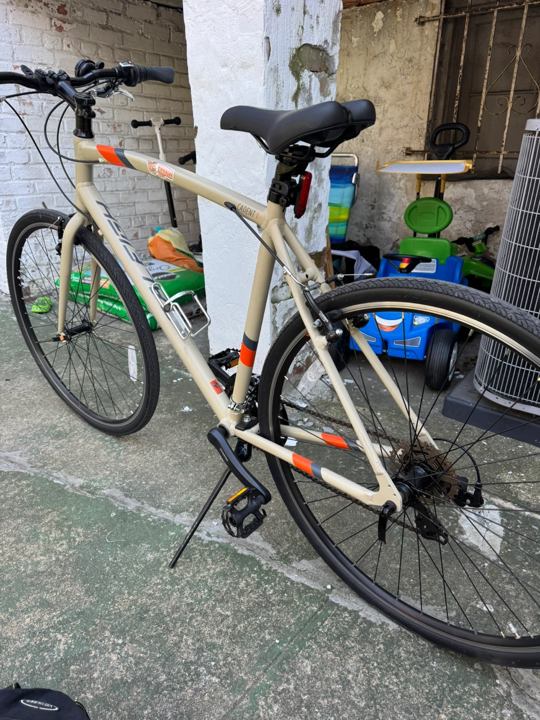 Raleigh Cadent 1 Hybrid Bike - photo 2