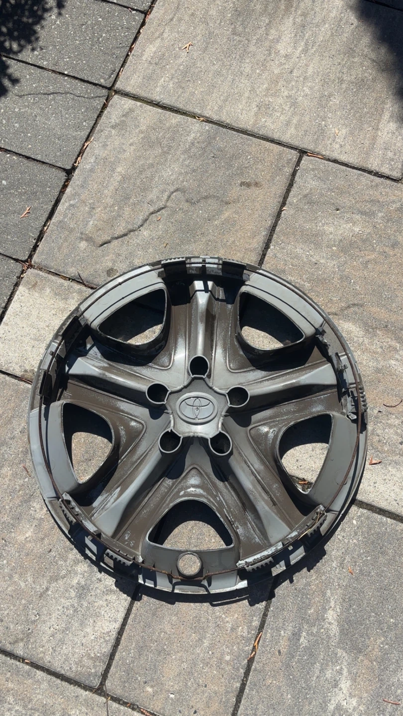 Toyota Corrola/Camry Hubcap Wheel Cover - photo 2
