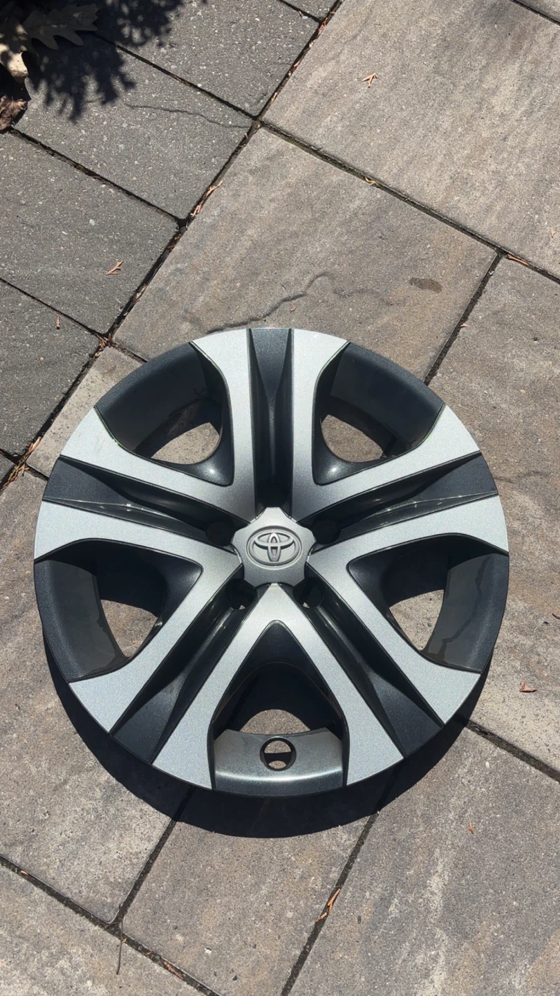Toyota Corrola/Camry Hubcap Wheel Cover