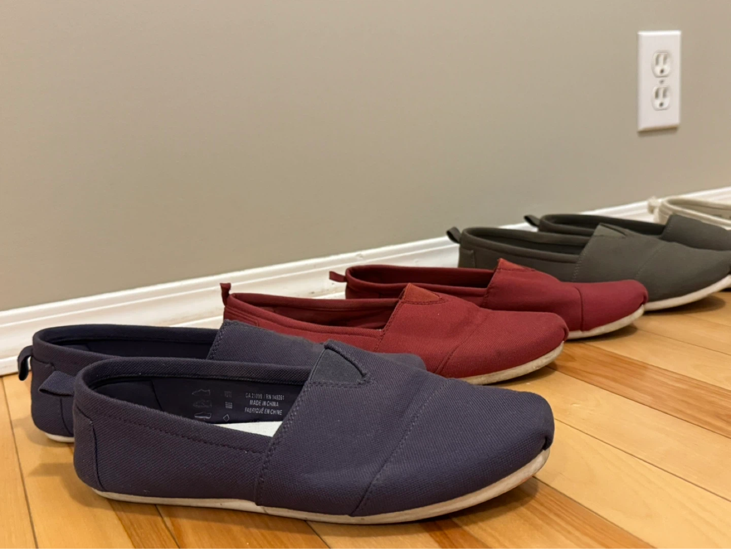 Ardene TOMS style Flats