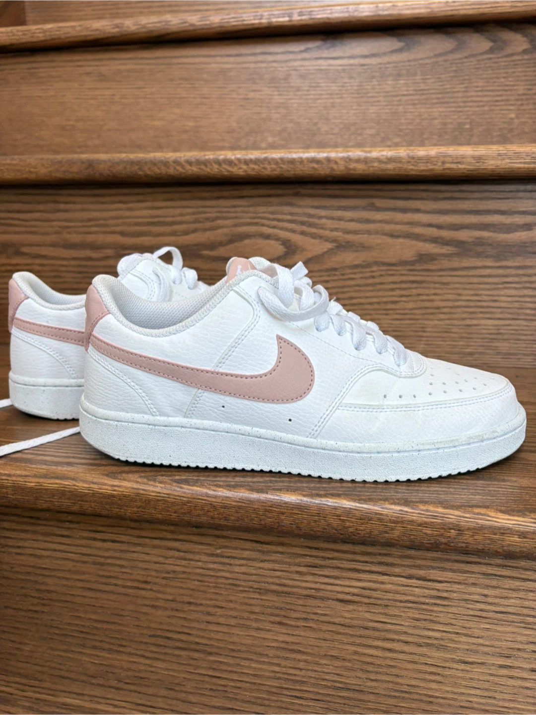 Size 8 women’s Nike’s - photo 3