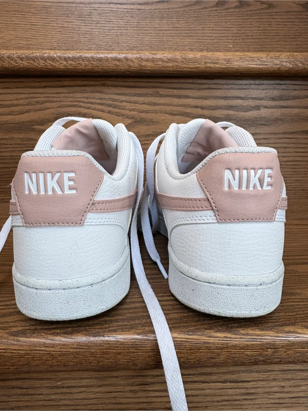 Size 8 women’s Nike’s - photo 2