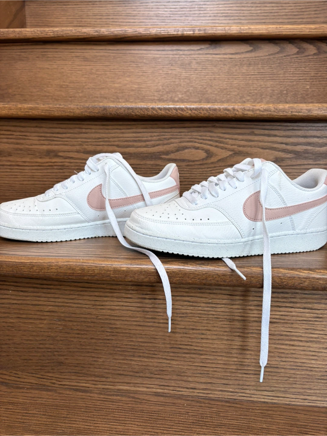 Size 8 women’s Nike’s