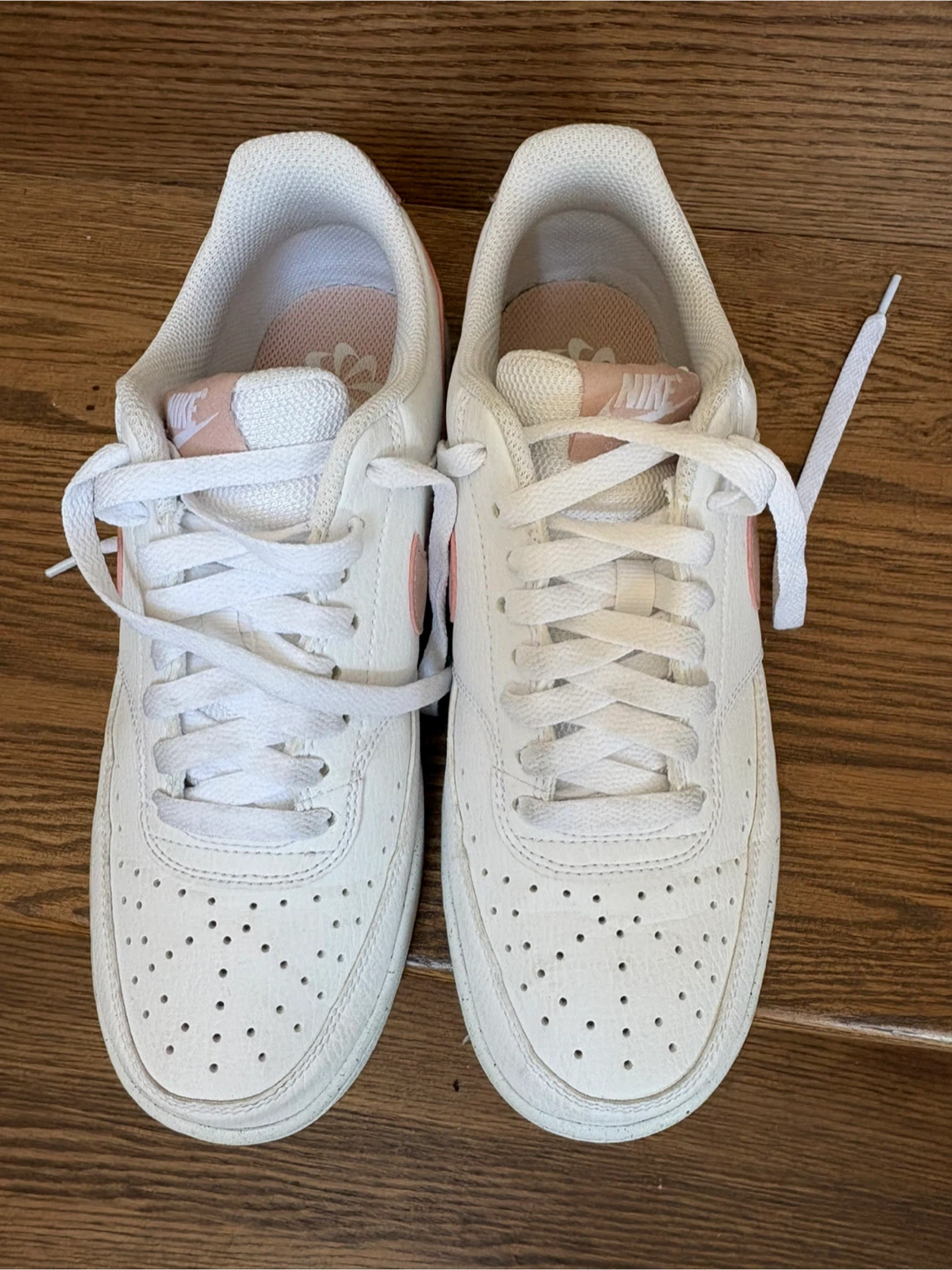 Size 8 women’s Nike’s - photo 4