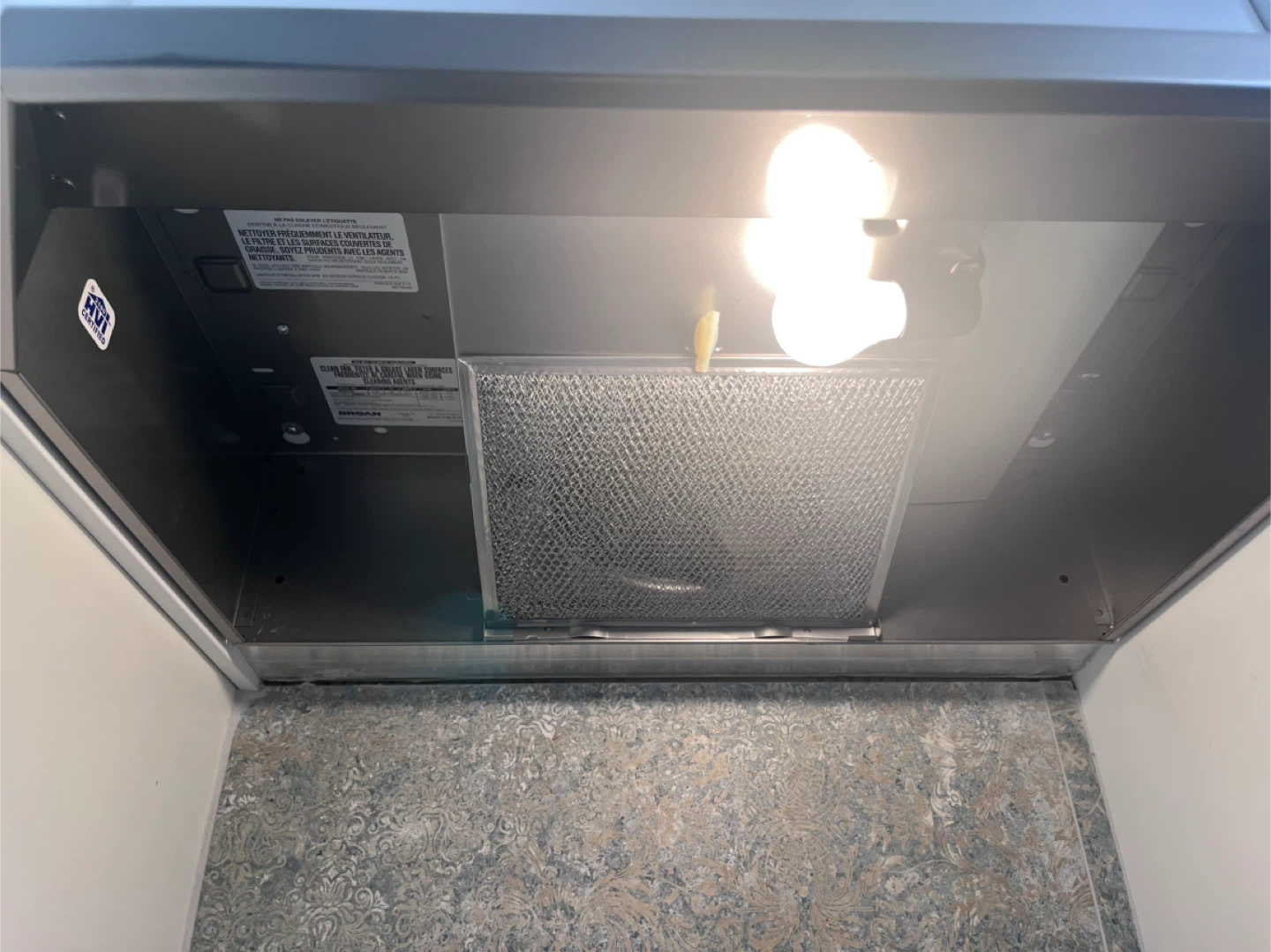 Danby 24in Stove and Broan Range hood - photo 2