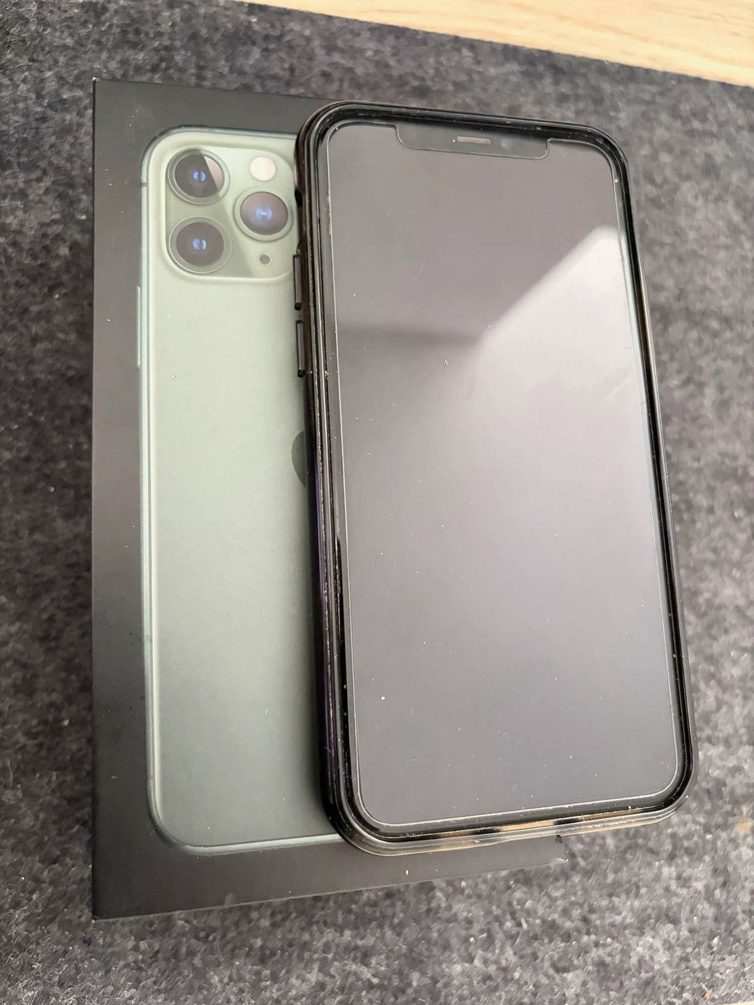 Apple iPhone 11 Pro - Midnight Green