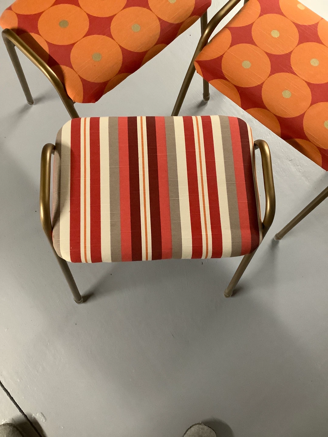 Set of 3 funky mid-century stools - photo 2