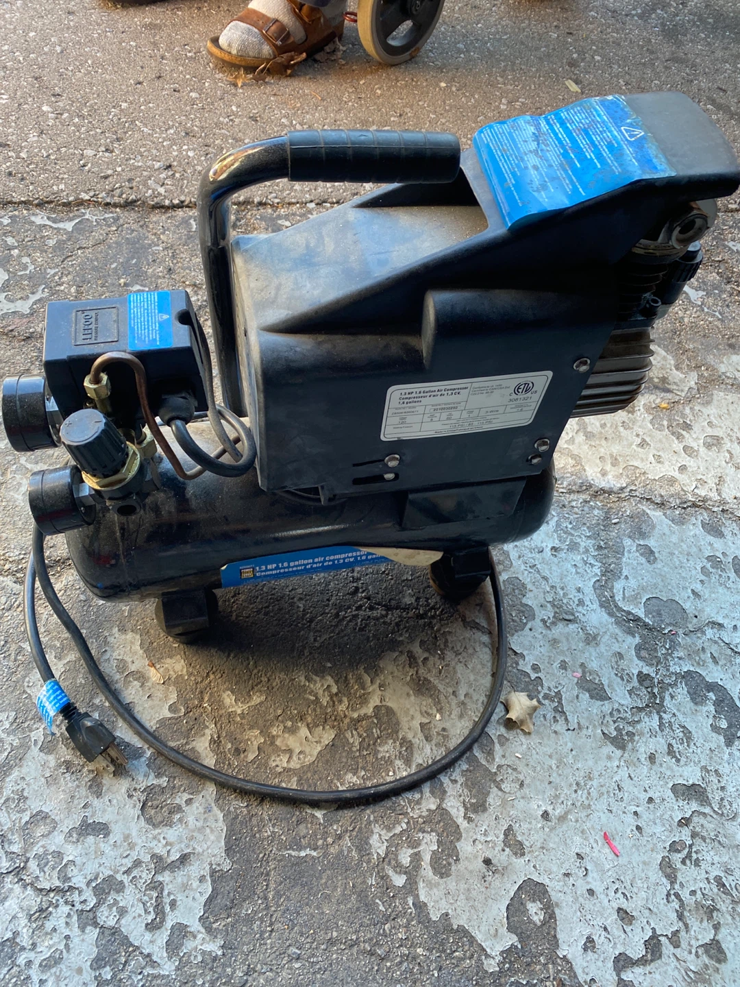 1.3 HP 1.6 Gallon Air Compressor - photo 2