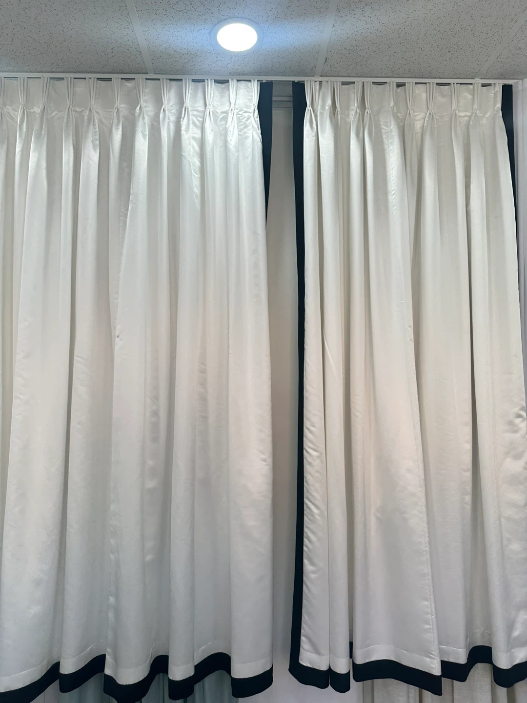 White curtains with black trim (F) - photo 2