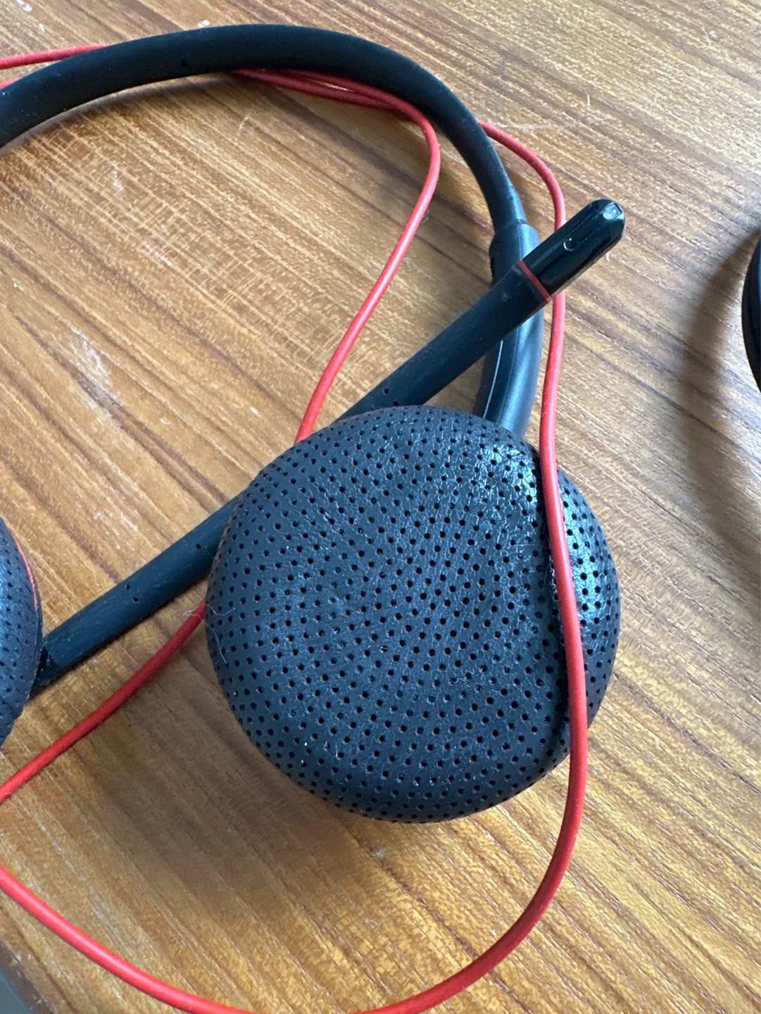 Black On-Ear Headphones with Red Cord - photo 3