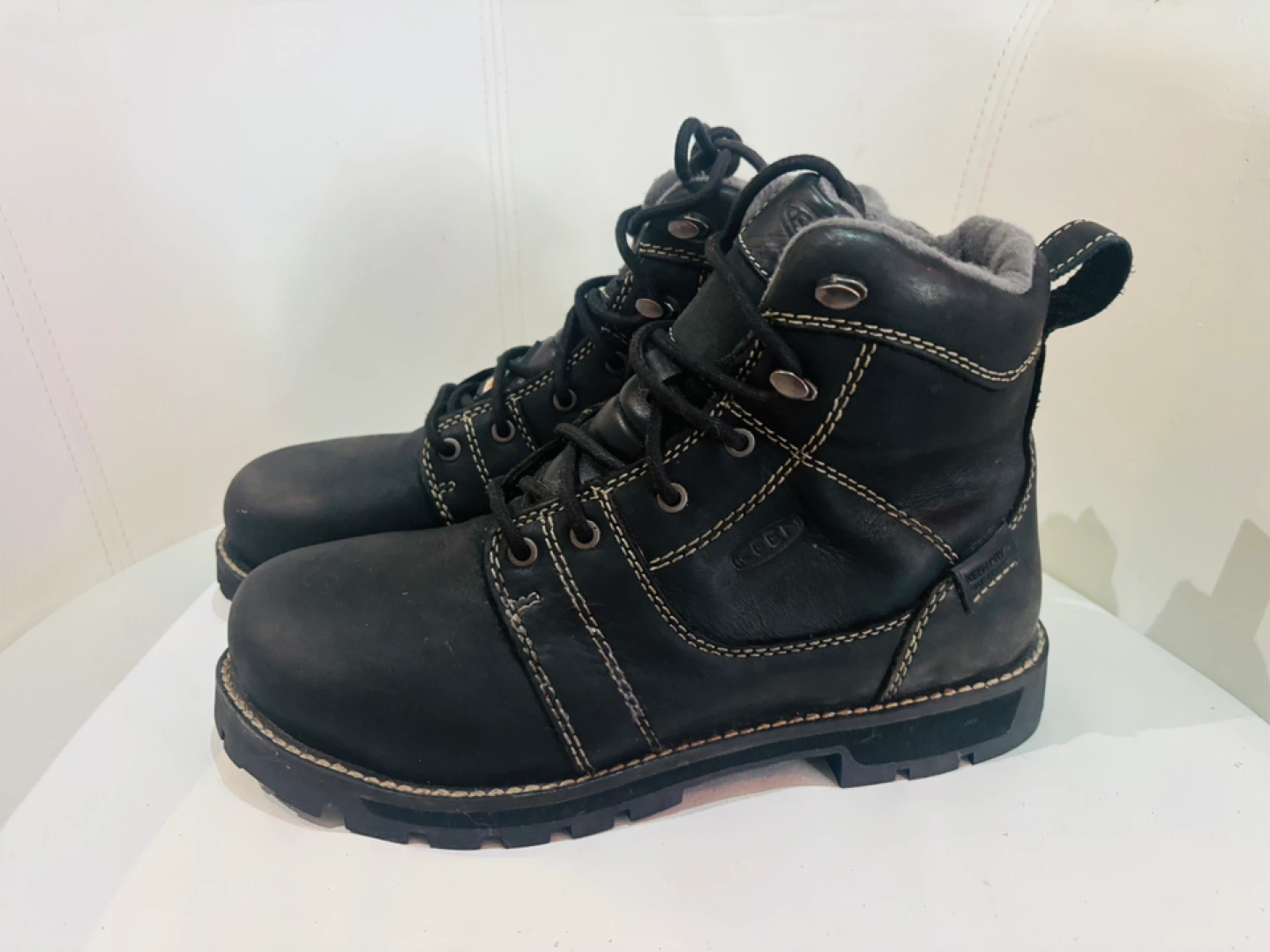 KEENwomen’s  steal toe boots size 8 - photo 3