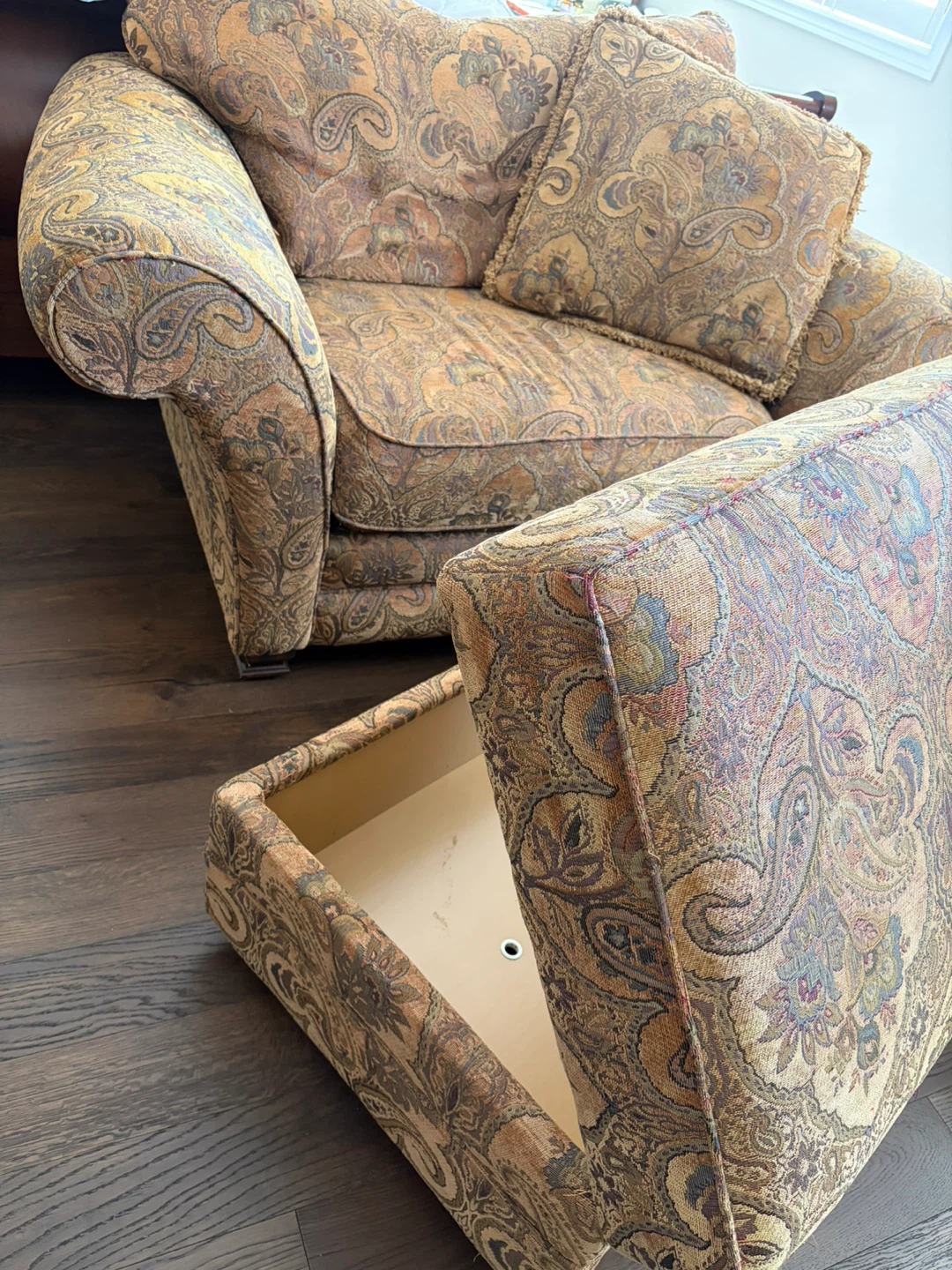 Paisley Print Accent Chair with Ottoman - photo 3