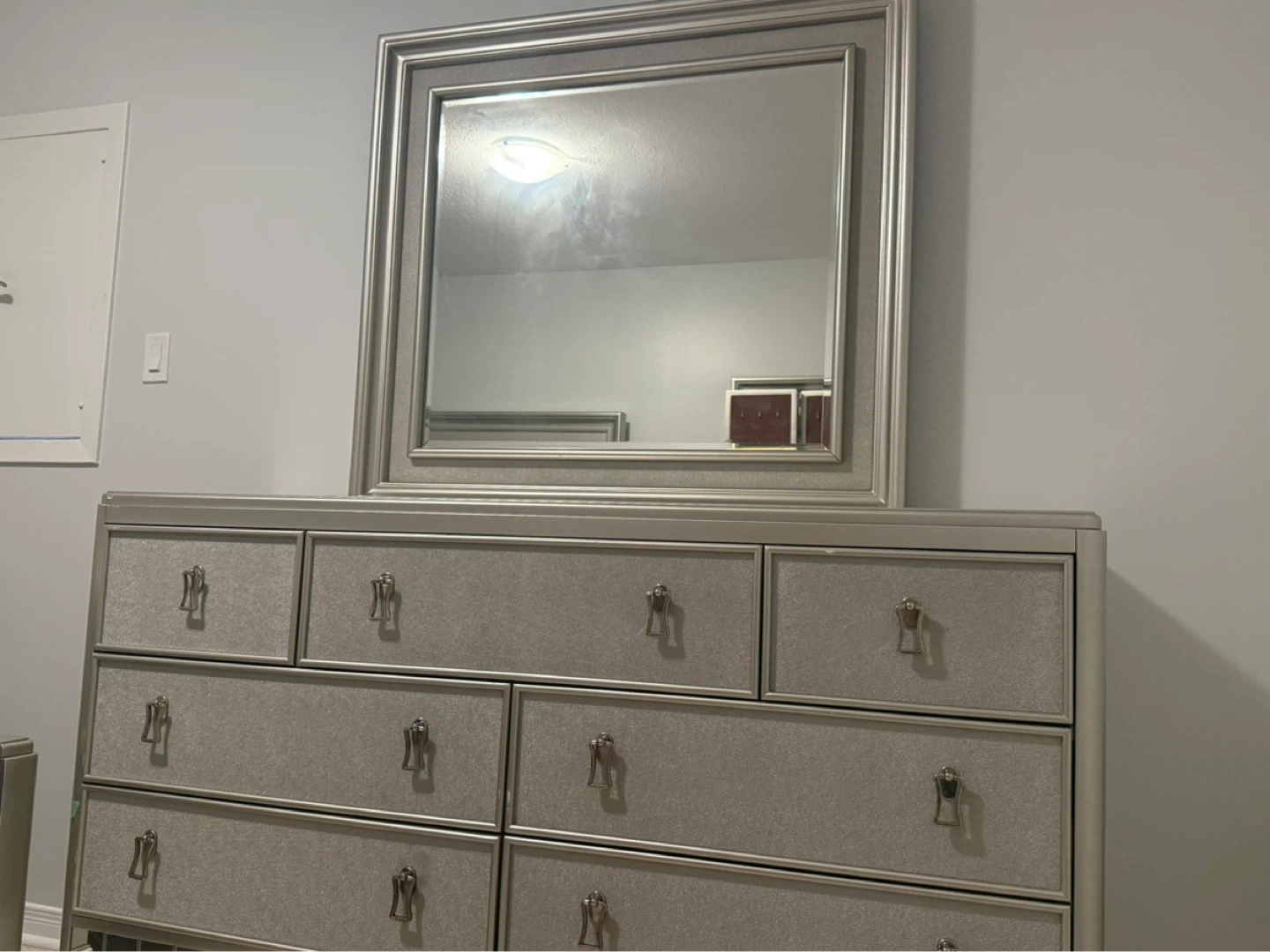 Dresser & Mirror Set – Jewelry Storage - photo 3