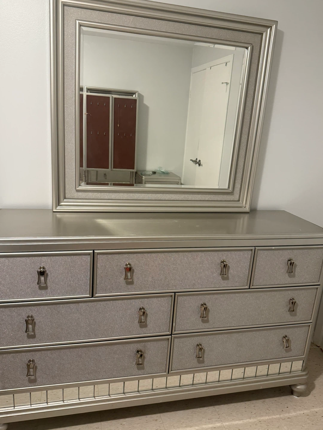 Dresser & Mirror Set – Jewelry Storage - photo 4