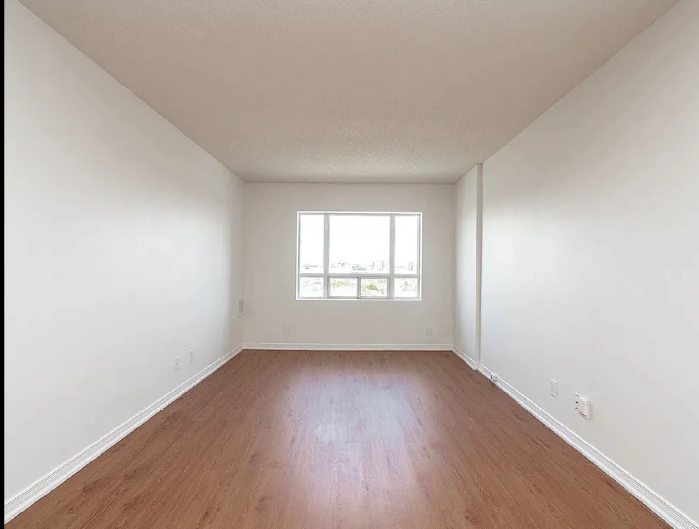 SUBLET - Independent Bright and Spacious 1 Bedroom Apartment