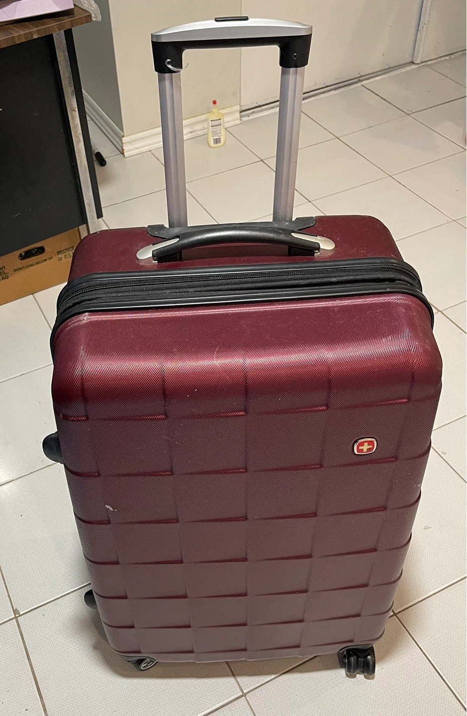 SWISSBRAND Burgundy Hardside Spinner Luggage - photo 2