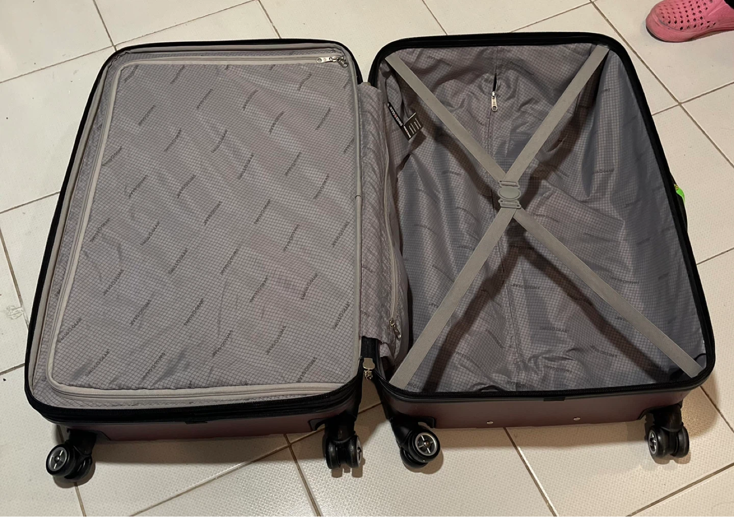 SWISSBRAND Burgundy Hardside Spinner Luggage - photo 4