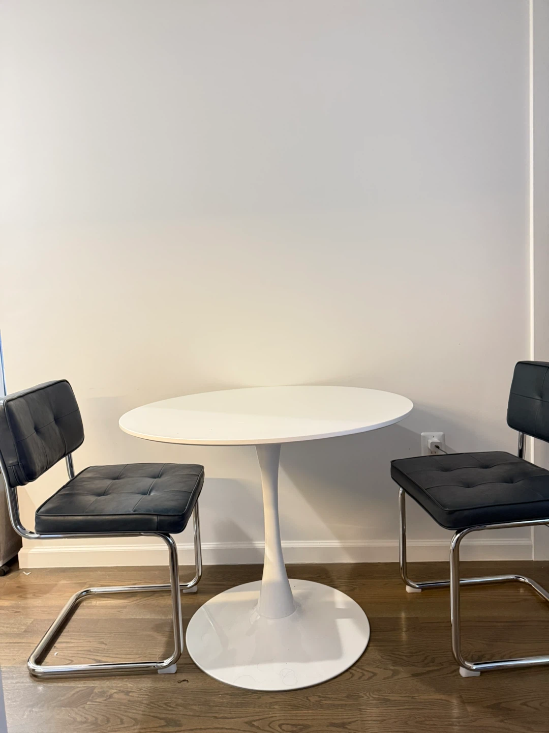 White Round Tulip Dining Table with 2 Black Chairs - photo 2
