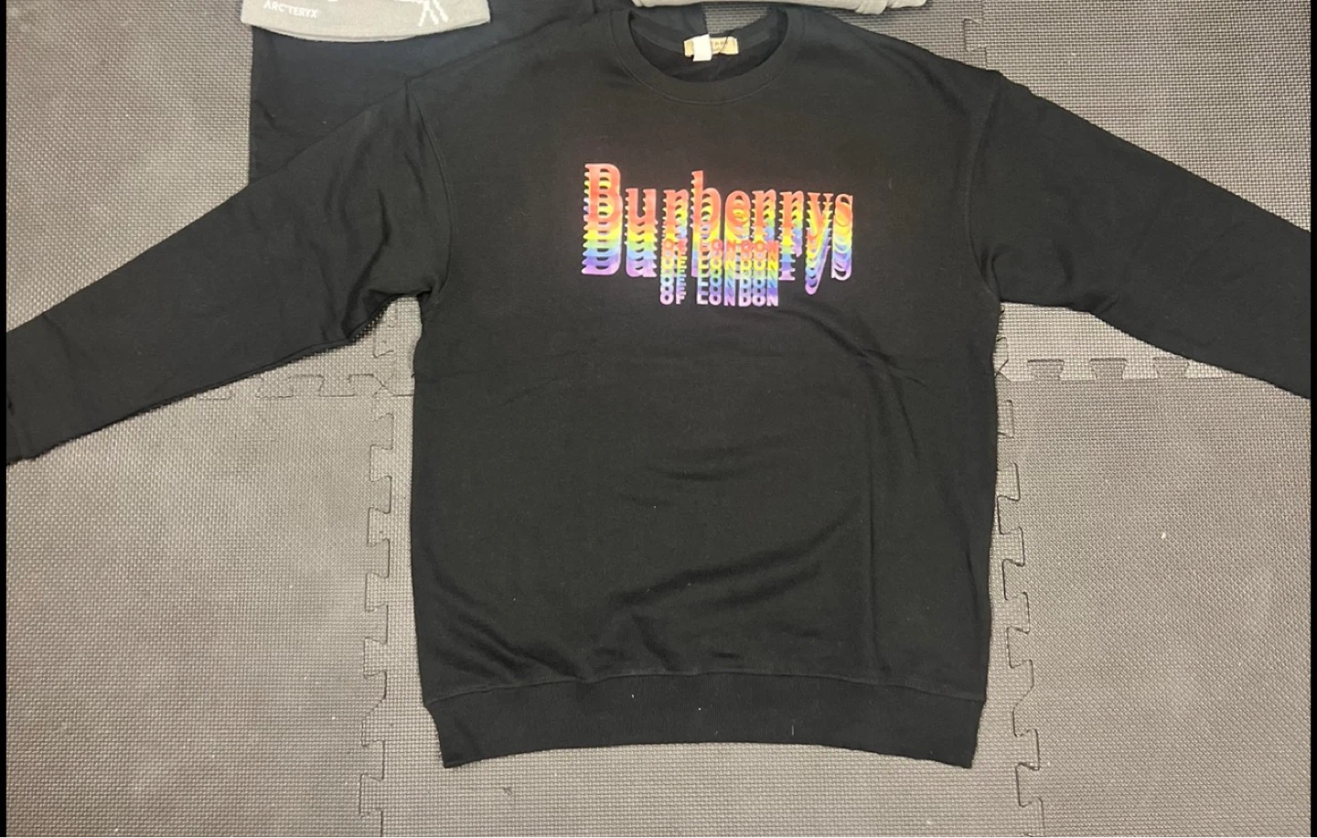 Burberrys of London Black Crewneck Rainbow Logo Size Medium