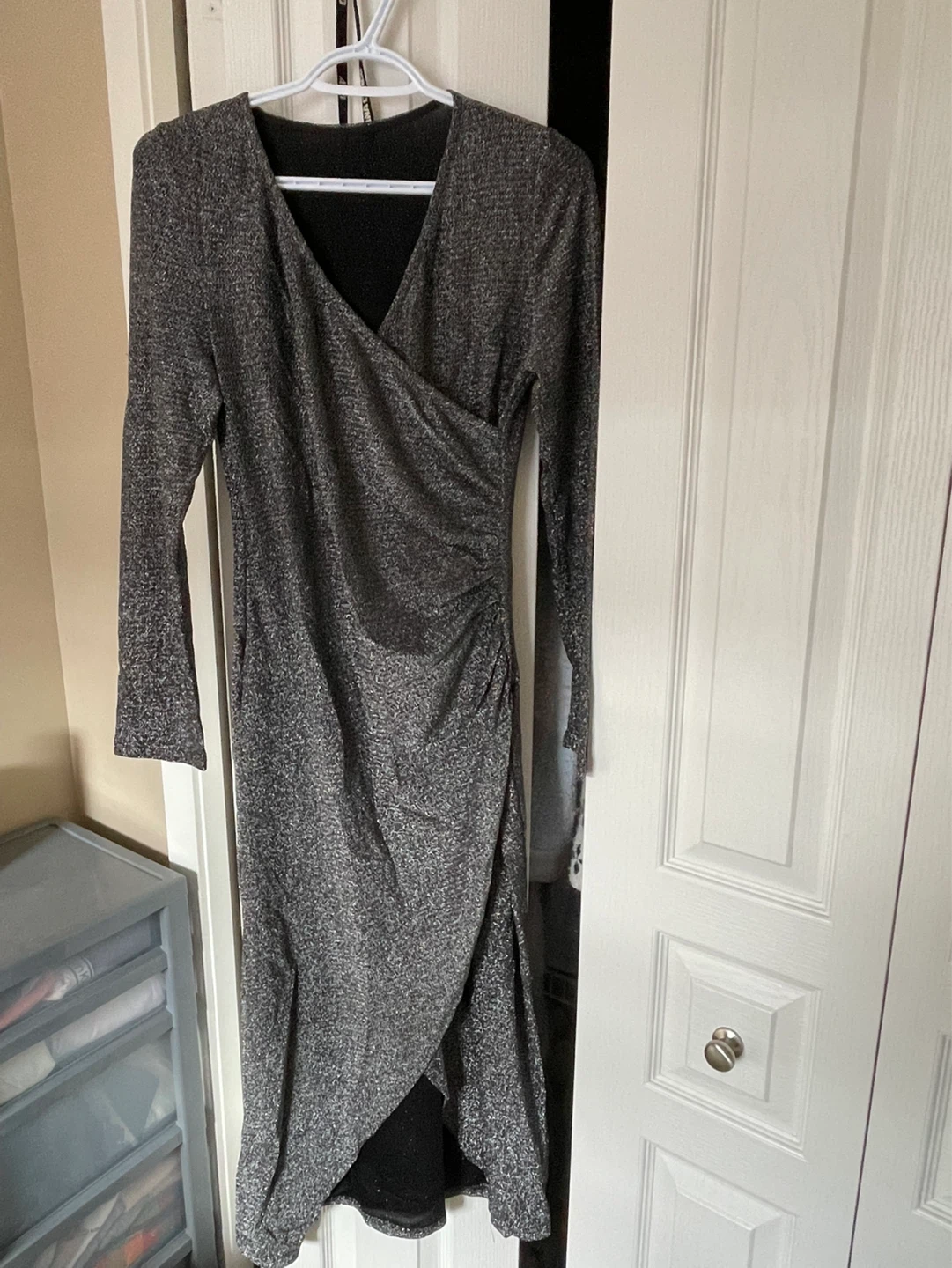 A-line dress comes with a matching belt