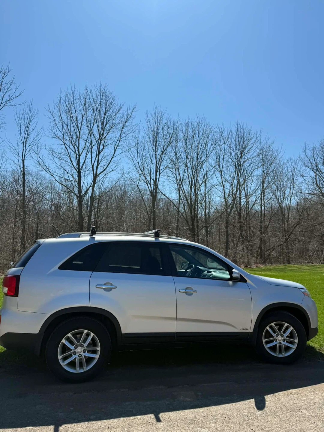 Silver Kia Sorento - photo 2