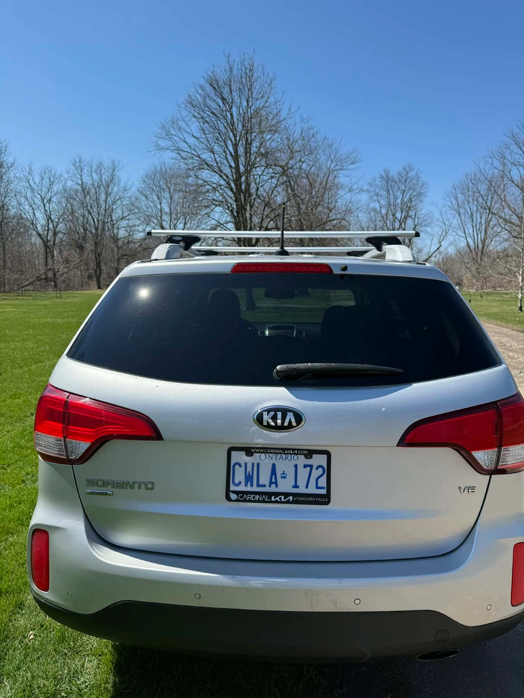 Silver Kia Sorento - photo 3