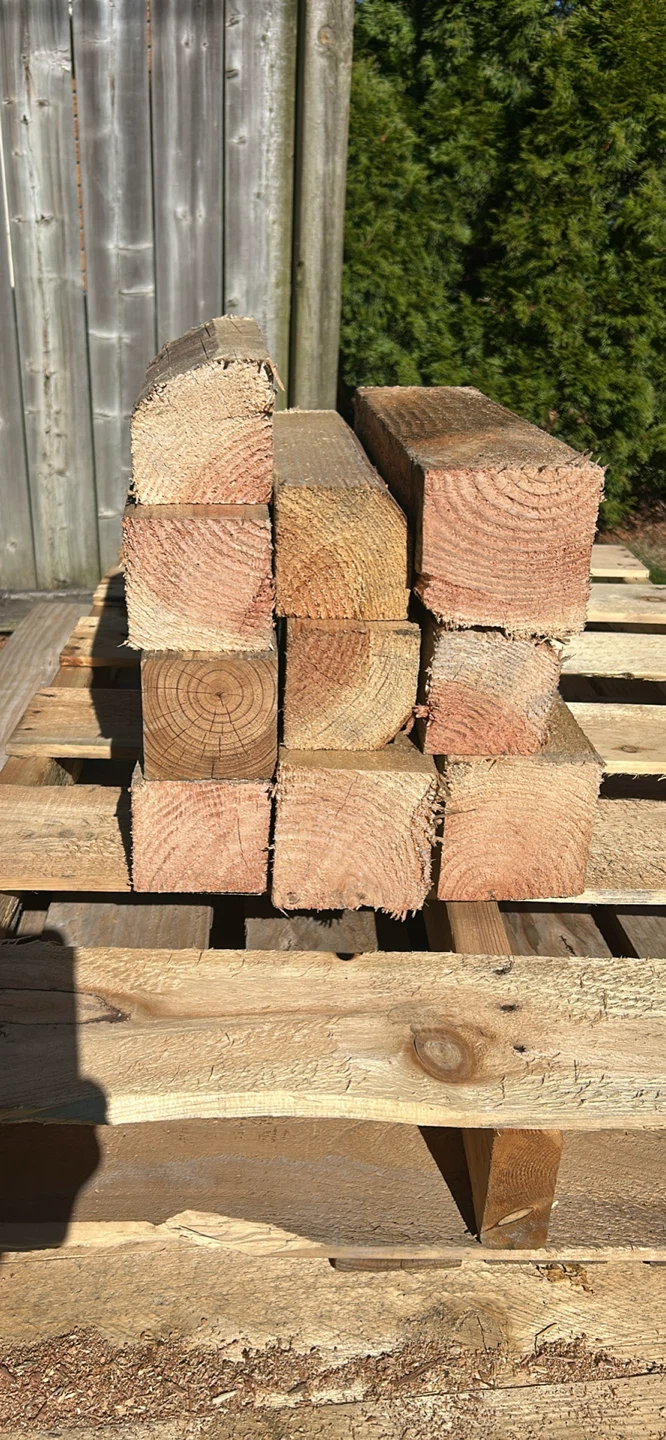Bundle of 4x4 Lumber Pieces