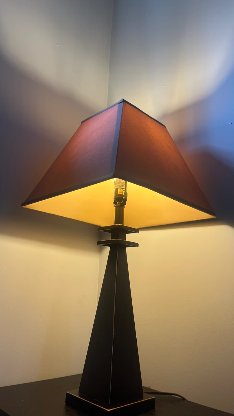 Square Lampshade Table Lamp - photo 3