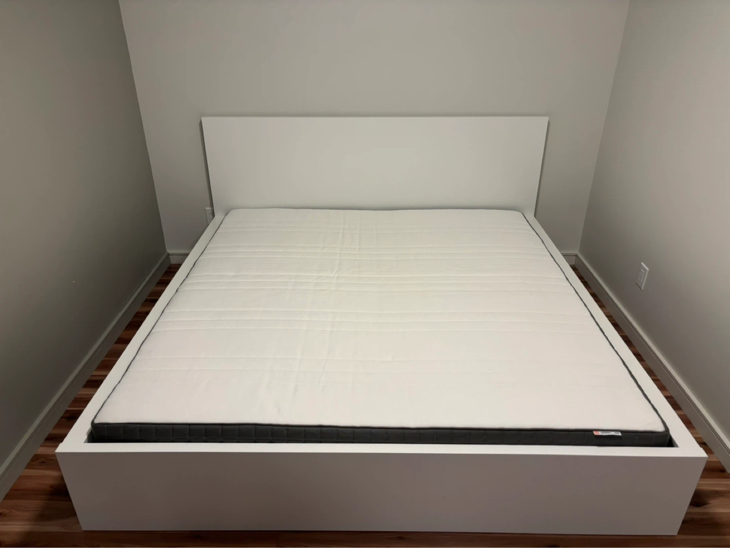IKEA Malm King size bed, white (incl. mattress MORGEDAL) - photo 2