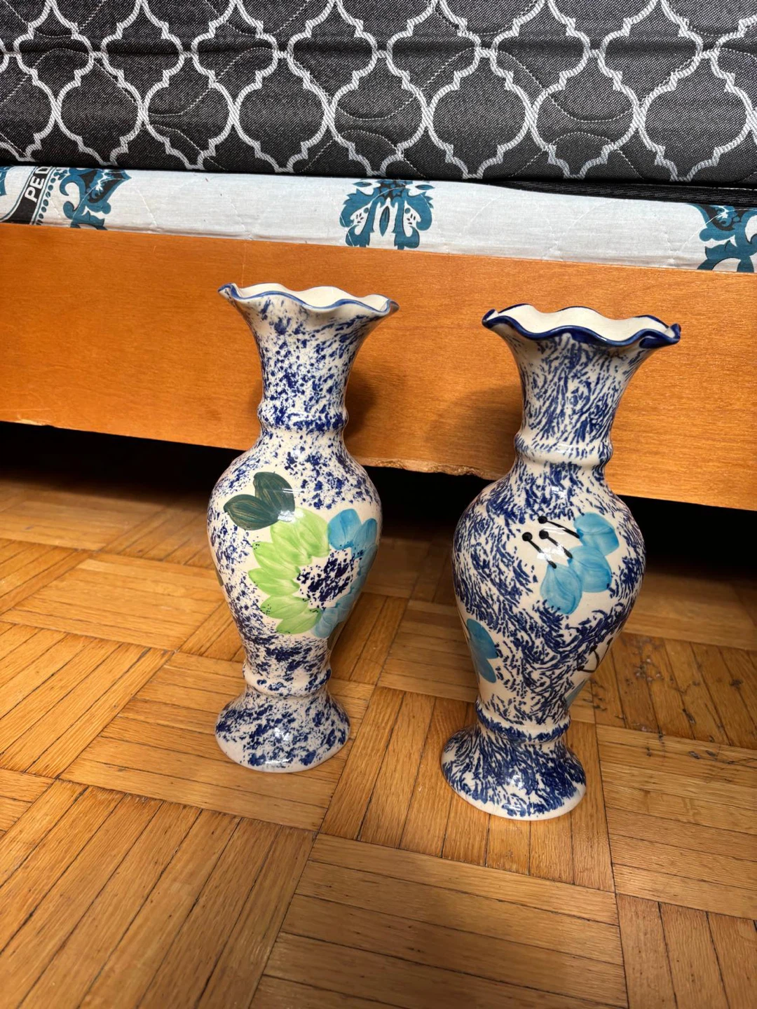 Set of 4 decorative vases