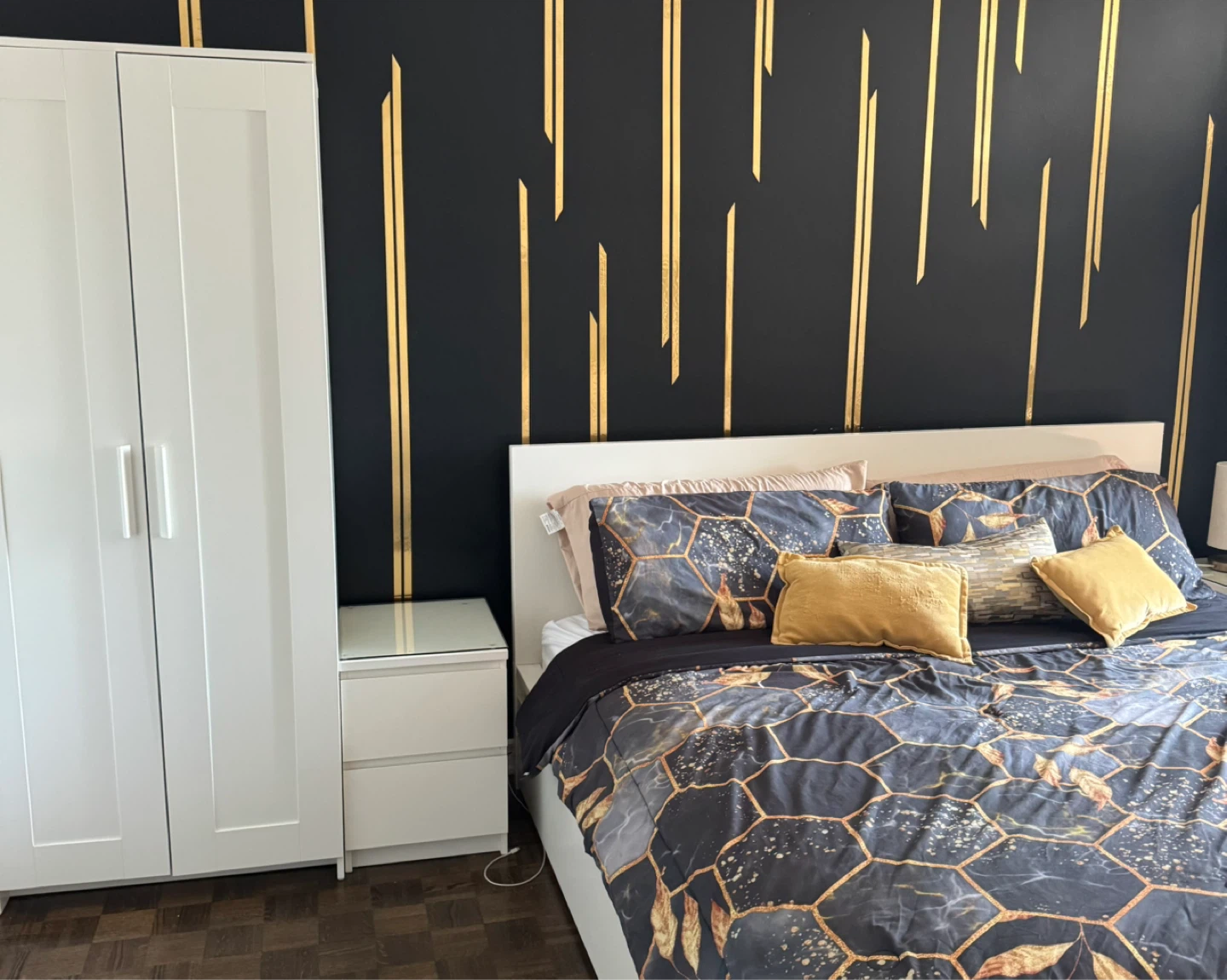 IKEA MALM king bedroom set - photo 2