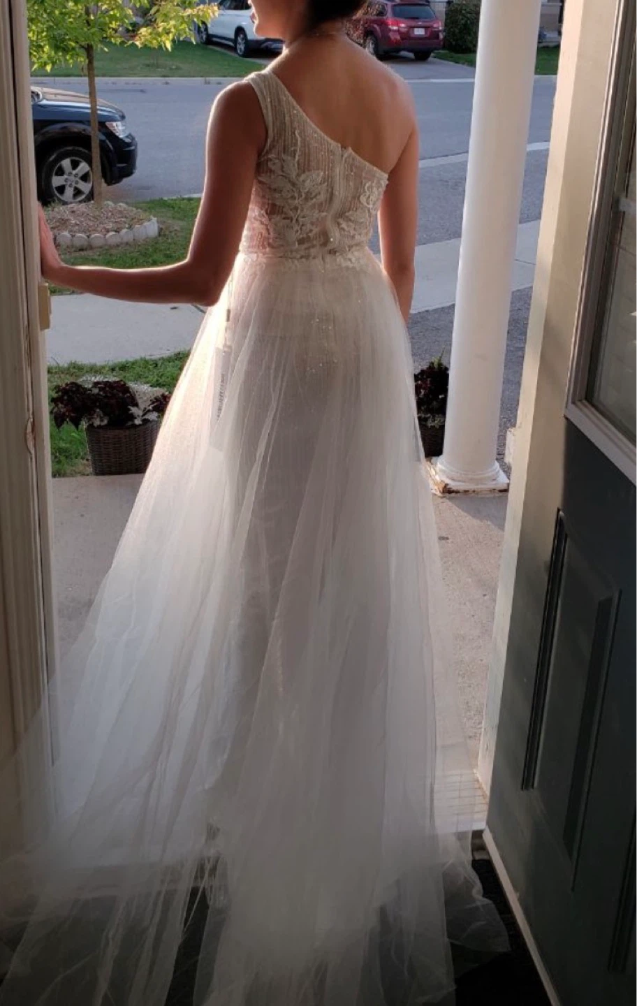 White One-Shoulder Tulle Gown - photo 2