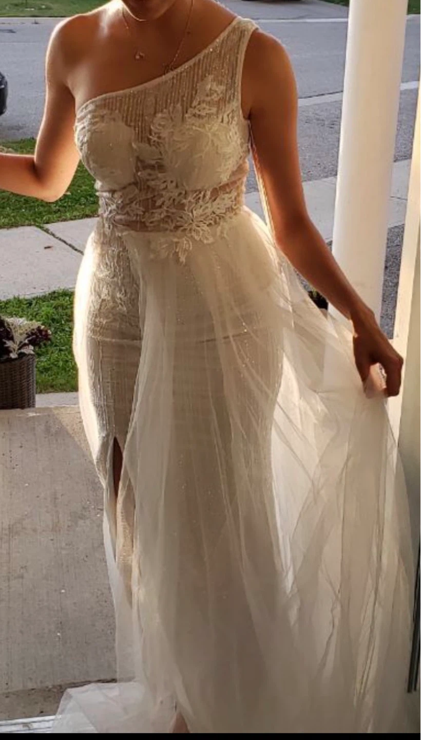 White One-Shoulder Tulle Gown