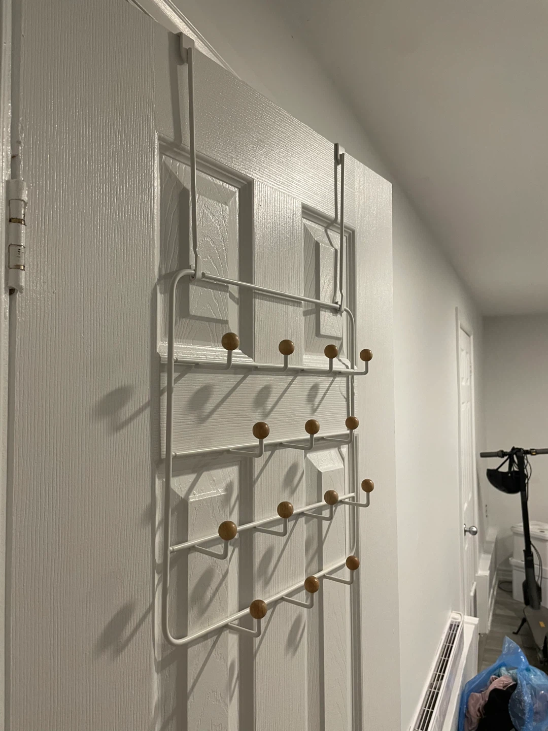 White Over-the-Door Hook Rack with Wooden Knobs - photo 2