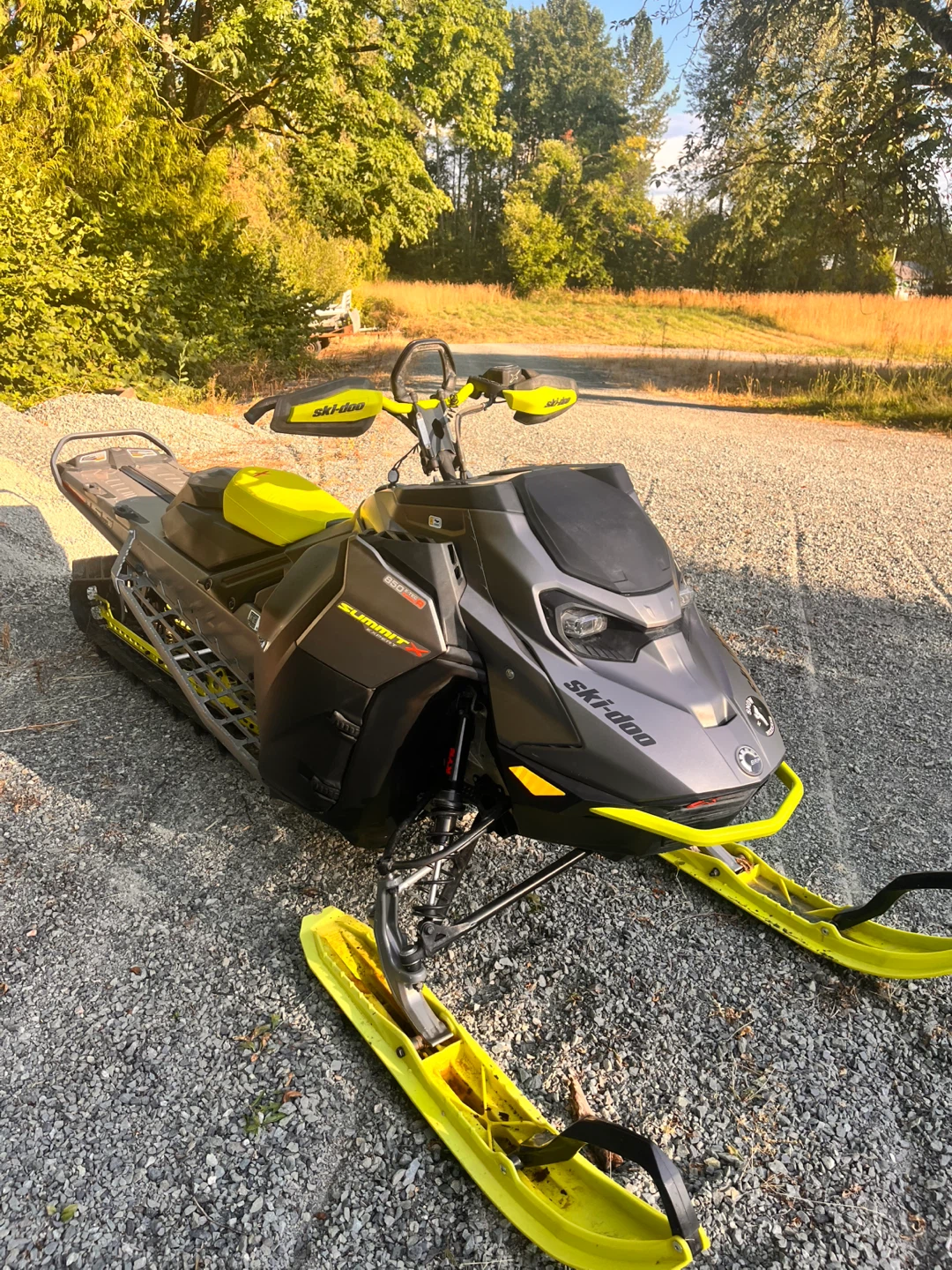 Ski-Doo Summit 850 E-TEC Snowmobile