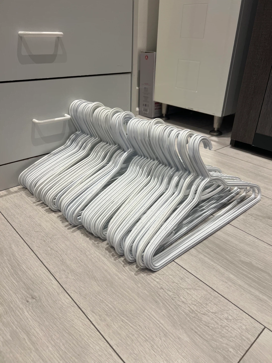 45 pieces White Clothes Hangers
