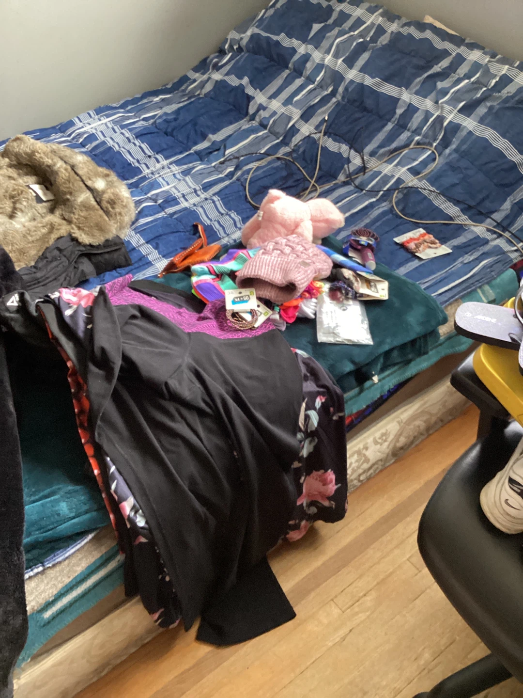 Bundle of Women's Clothing and Shoes - photo 2