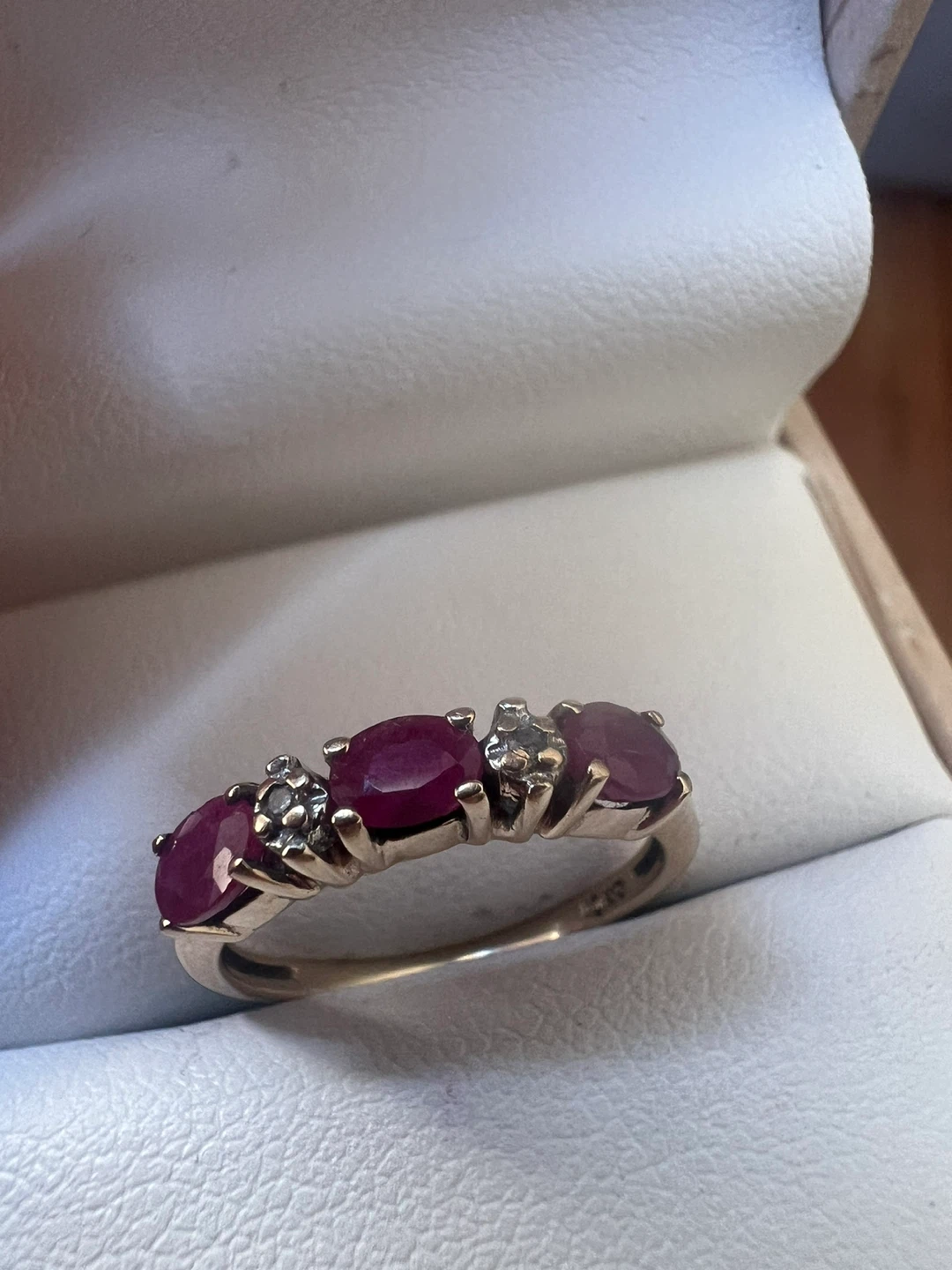 10 k Gold Ring with Rubies and Diamonds - photo 2