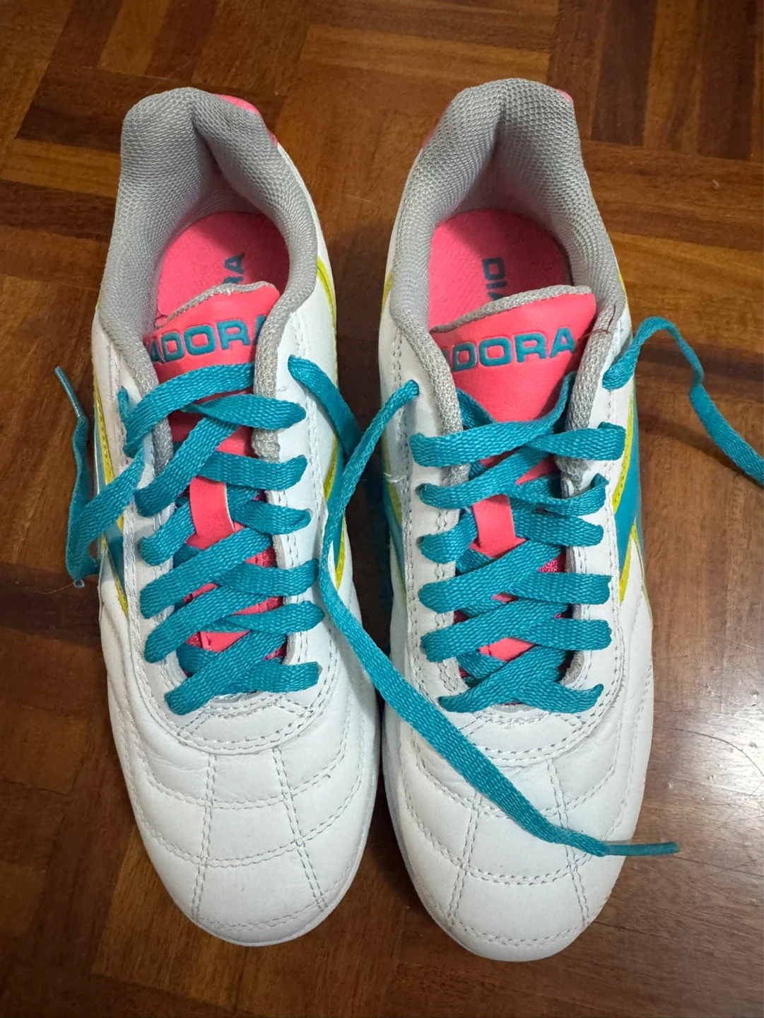 Diadora Soccer Cleats - Brand new - Size 8