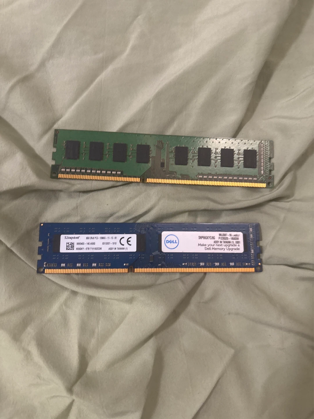 2 RAM sticks (potentially broken)
