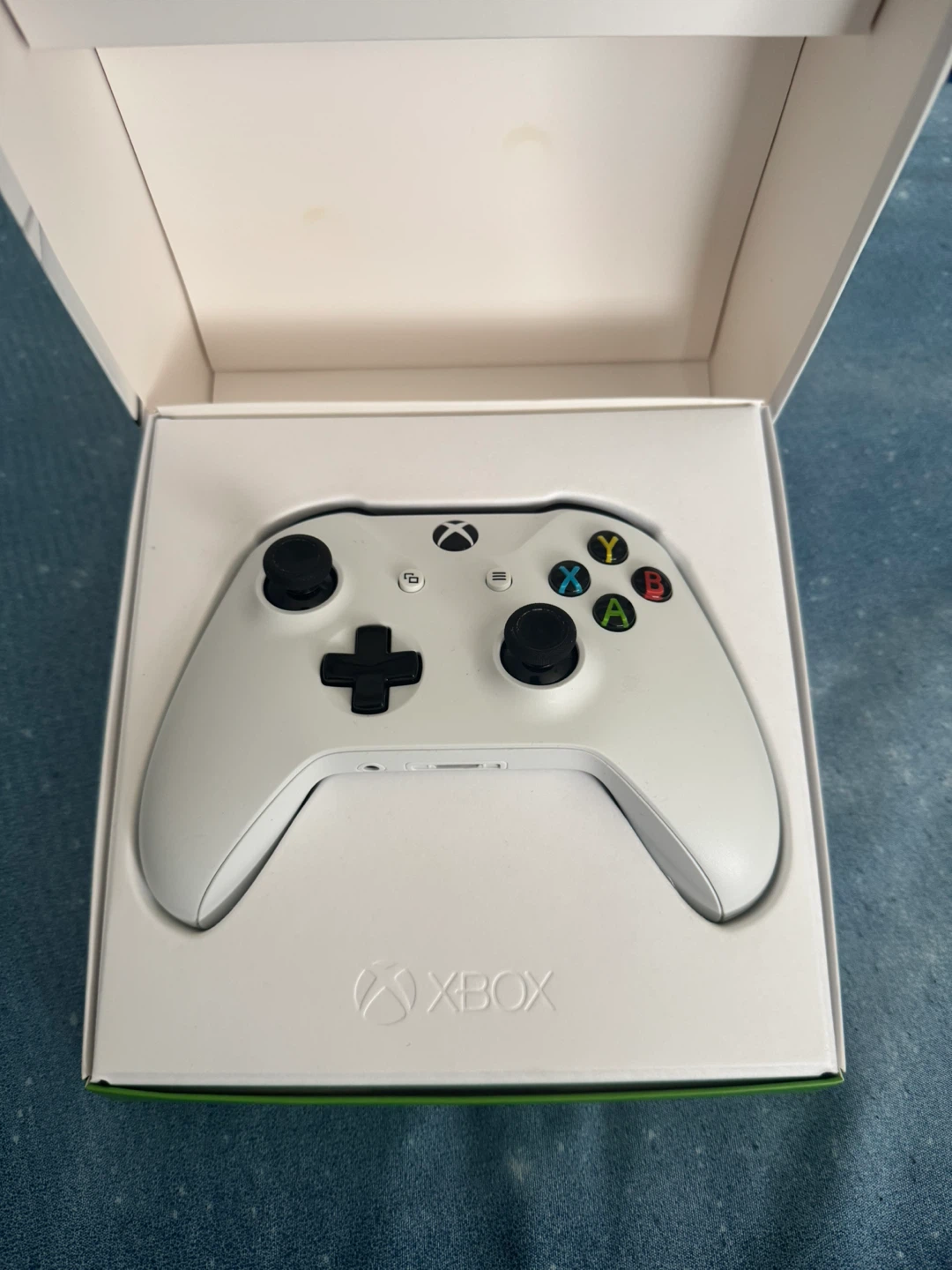 White Xbox Wireless Controller - photo 2