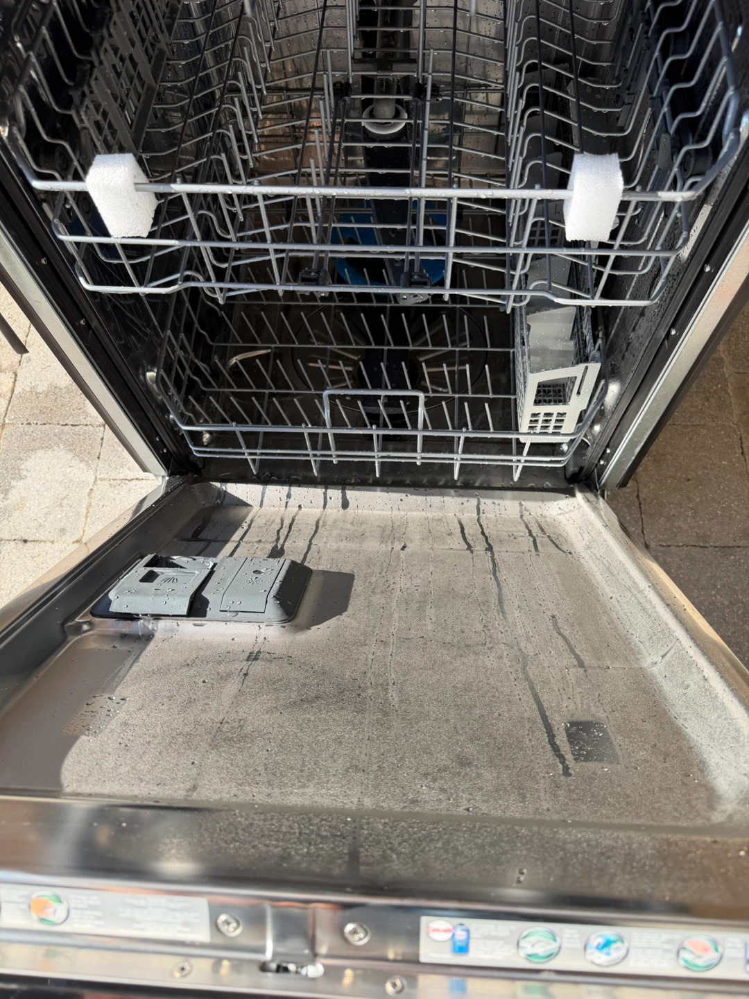 Frigidaire Gallery Dishwasher - photo 4