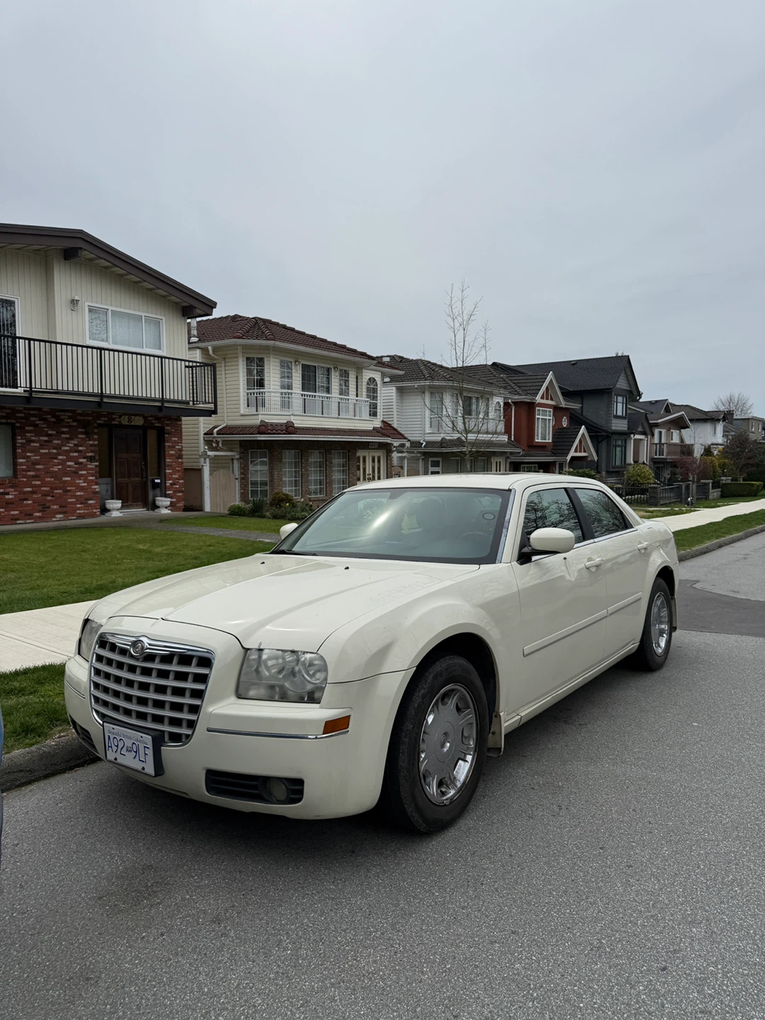 White Chrysler 300 Sedan - photo 2